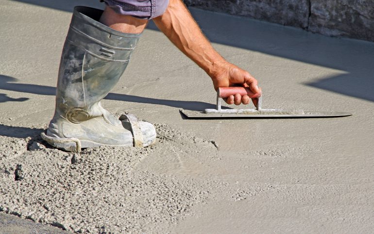 Fabriquer une dalle en béton et s’assurer de sa solidité